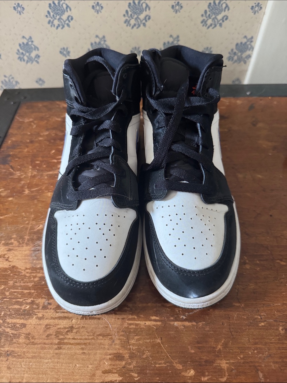 Nike Mid-Top Sneakers in Black, White and Blue